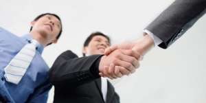 چگونه مهارت‌های ارتباطی، یک موقعیت مذاکره تجاری را تحت تاثیر قرار می‌دهد؟ 